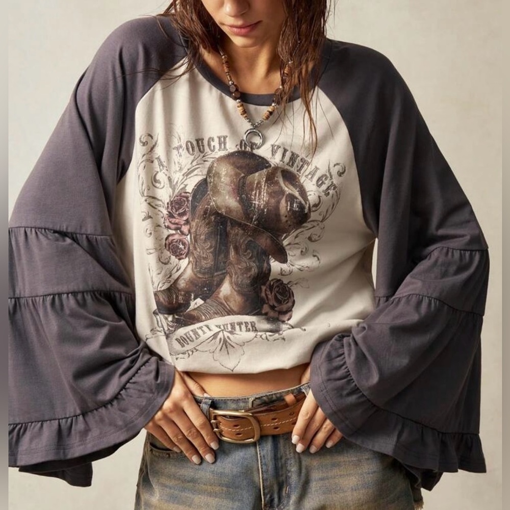 Women's Graphic Bell Sleeve Top - Gray